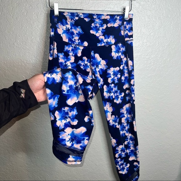 BNWOT Old Navy Active Go-Dry Flower Print Leggings/ Mesh detail - Picture 3 of 7